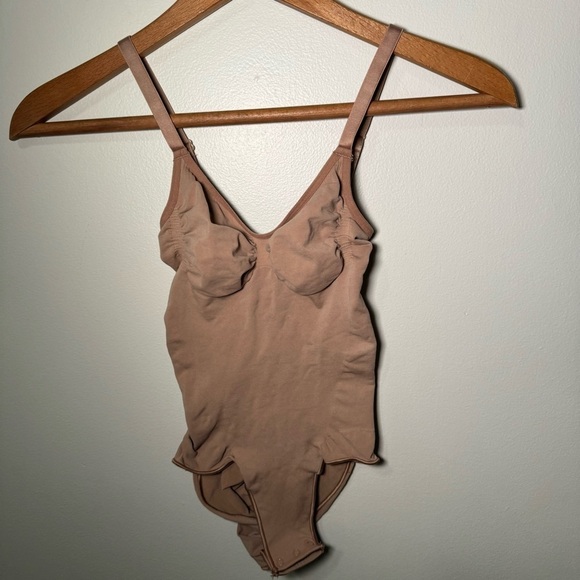 Skims Seamless Sculpting Bodysuit Brief S/M - Picture 7 of 12